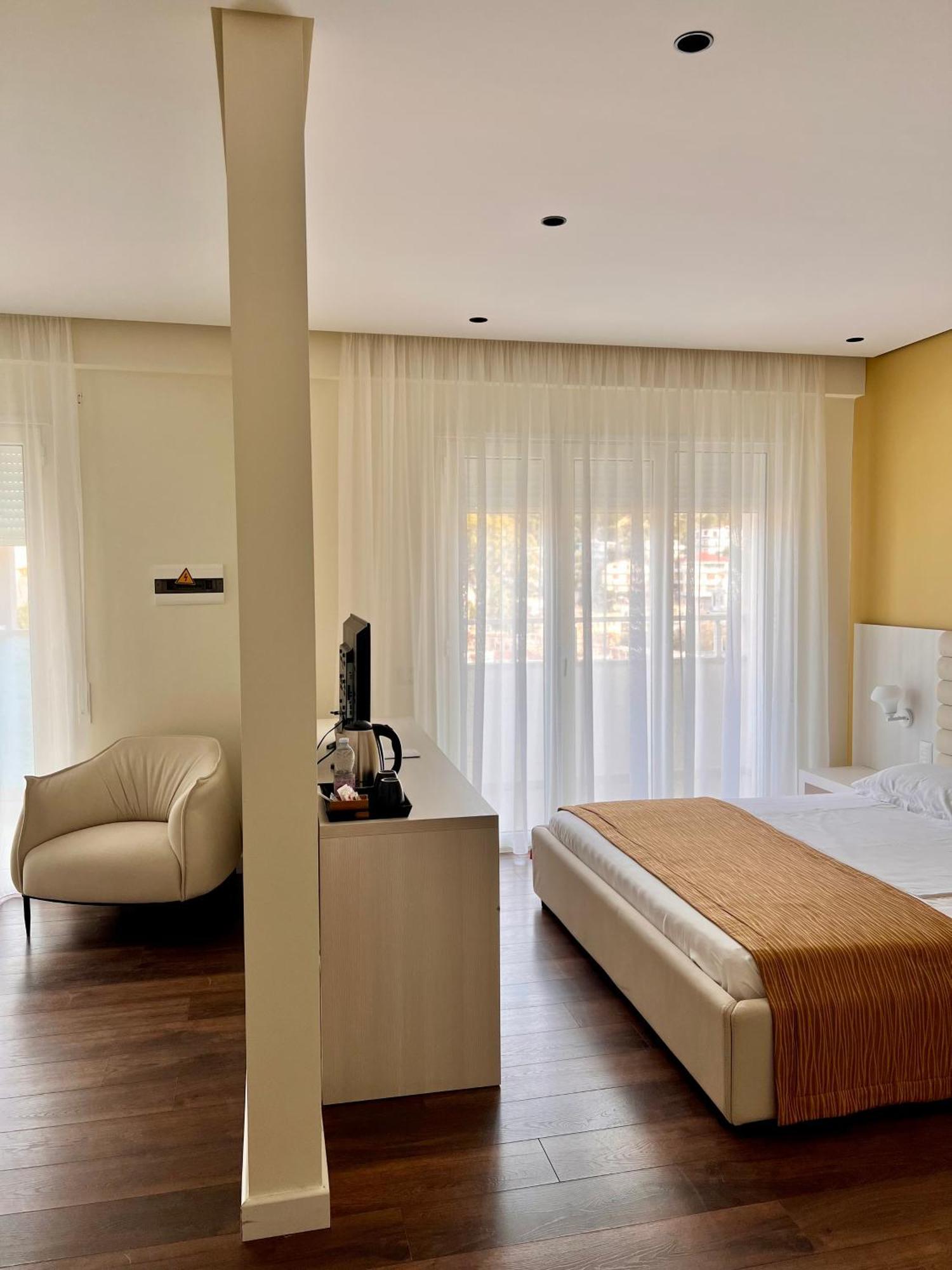 Mini Hotel&maxi Hotel *